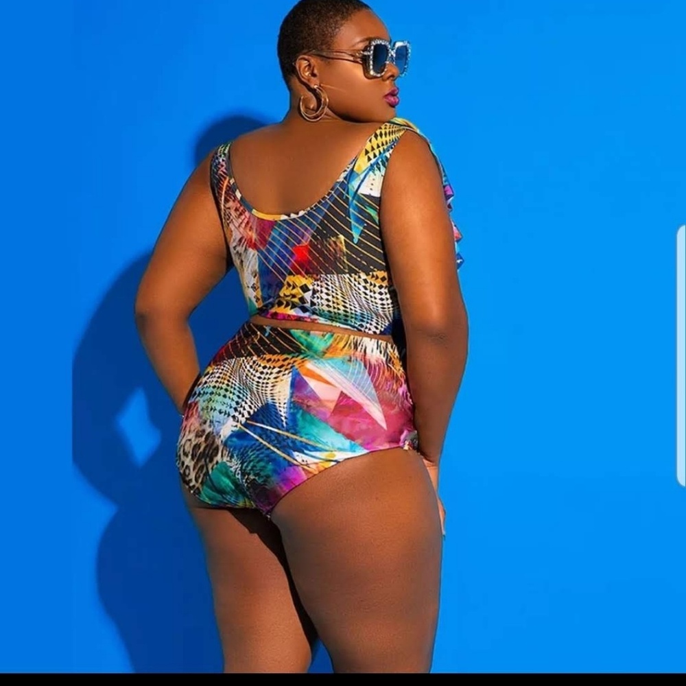 Plus Size Swimwear - Picture 7 of 7